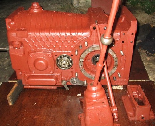 коробка передач (КПП т 25 - главная передача) трактора Т-25 . т 25 коробки перемены передач КПП А 25.37.122 владимирец хтз 2511  кулиса . крышка кпп .